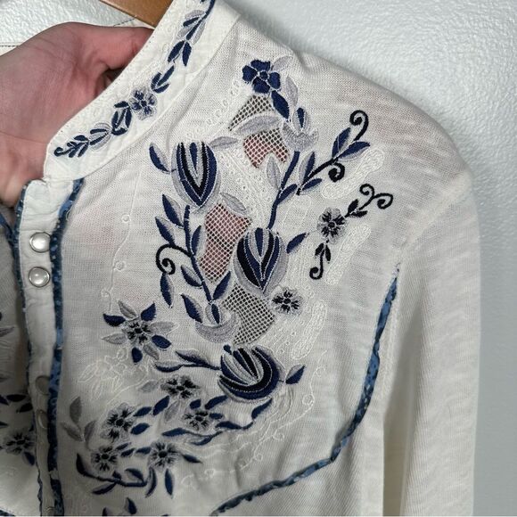 Free People Sundance Embroidered Henley Blouse Top Size Medium Bohemian Coastal - Picture 6 of 16